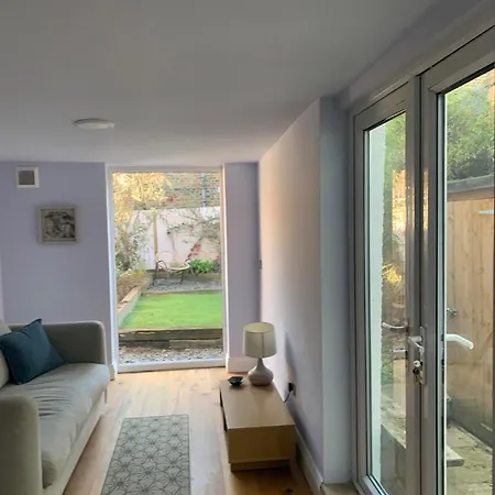 Tranquil 1 Bedroom Flat In Peckham